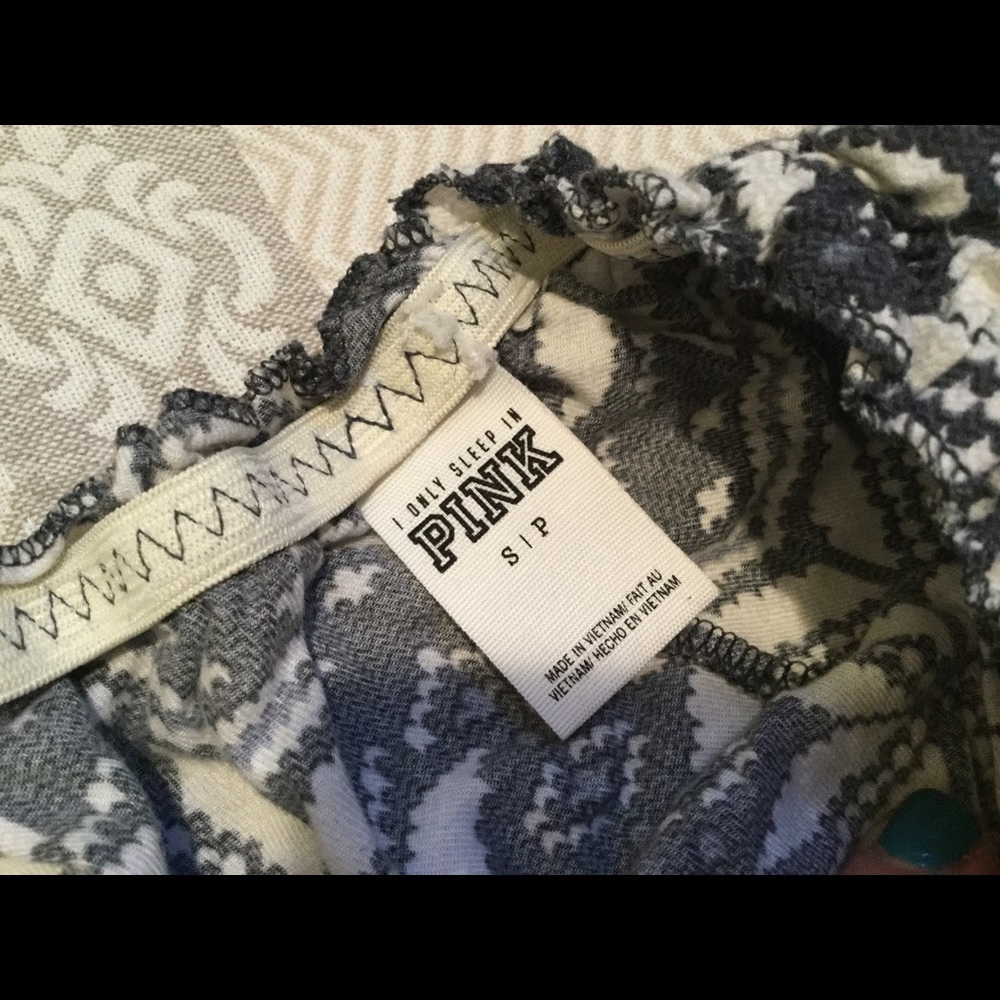 VS Pink Sleep Set Bundle - Picture 2 of 2